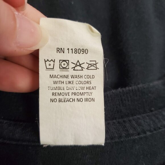 The Core Mens Atreyu Graphic Band T Shirt Size L Grunge Skulls Rock Music Y2K - Picture 4 of 8